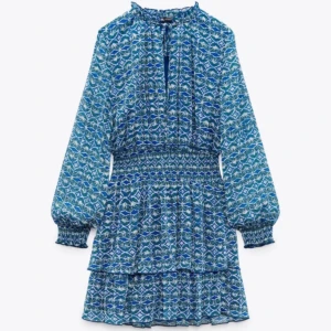 Zara klänning  - Somrig klänning från Zara i storlek S. Använd en gång