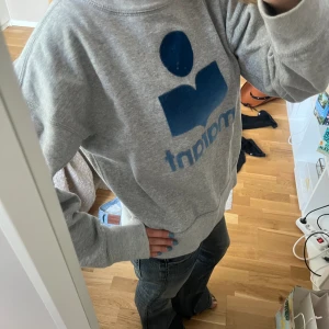 Isabel marant tröja  - Så fin isabel marant tröja i jätte fint skick!!!🫰🏾Nypris är 3000!