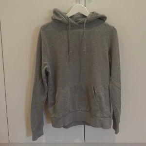 Grå hoodie - Grå hoodie. Bra skick!