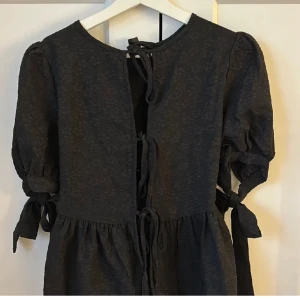 Knytblus Ginatricot - Supersöt Knyttopp/blus från Gina som är oanvänd! Säljer pga att den inte passade mig i storleken❤️☺️ pris kan diskuteras!