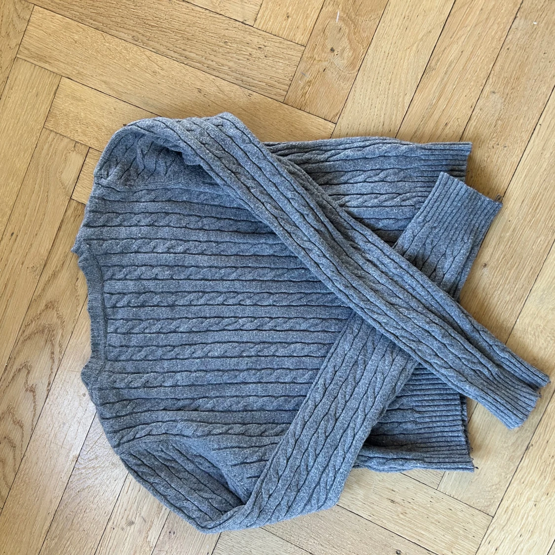 Croppad grå stickad tröja  - 91