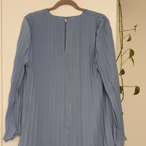 Ljusblå klänning - Nyskick