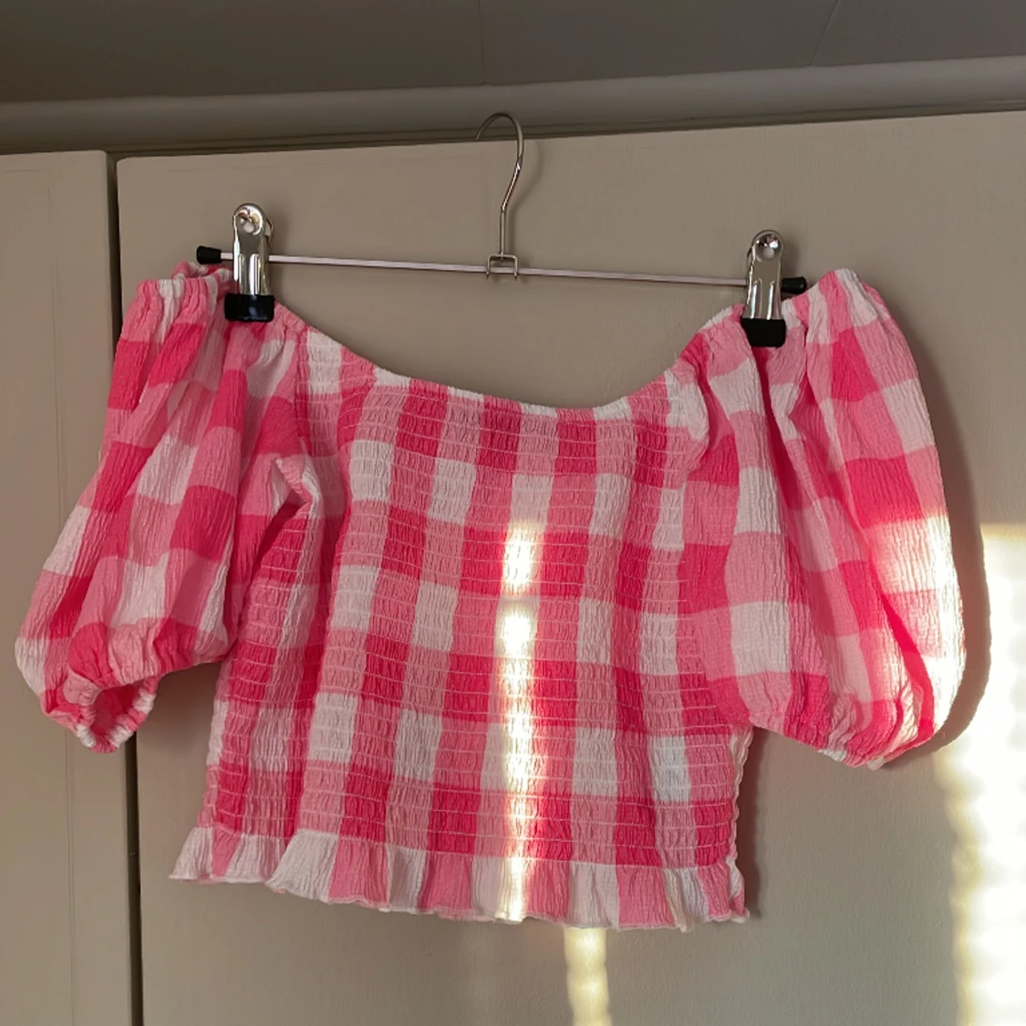Off shoulder topp med puffärm - 90