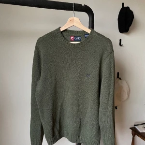 Chaps stickad tröja  - Grön och skön stickad tröja! Lite små noppor men inget farligt