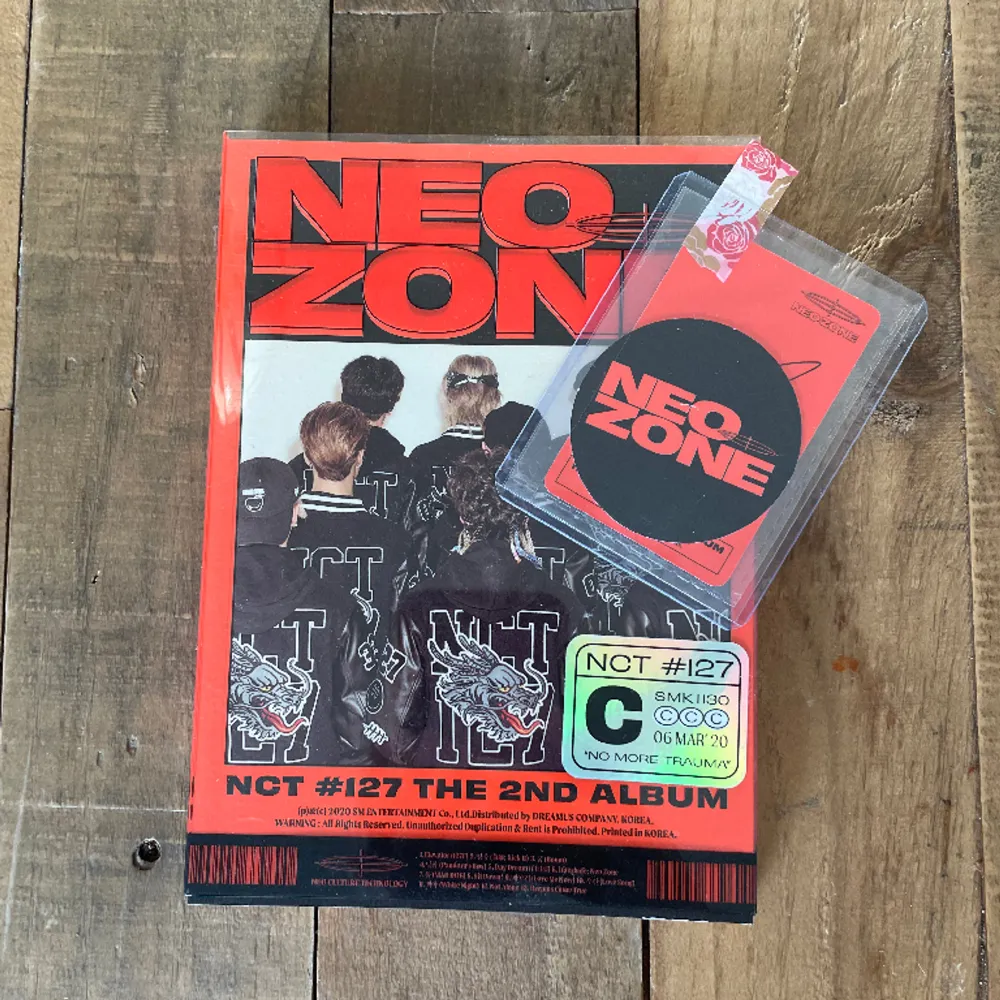 Neo Zone - C ver,  1 photocard + 1 cirkle card ingår (annat pc tillgängligt). Köpare står för frakt, skicka dm om du har några frågor! <3. Övrigt.