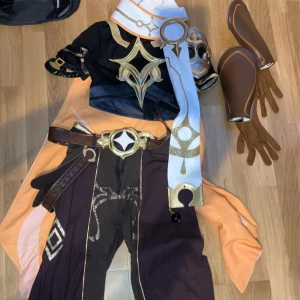 Aether kostym - Säljer min Aether kostym, köpt mars 2023 och i bra skick :) 