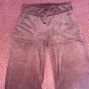 Mjukis sett - Storlek S, Från lager 157, finns tecken på användning. Använda hyfsat mycket. 70kr för hela setet