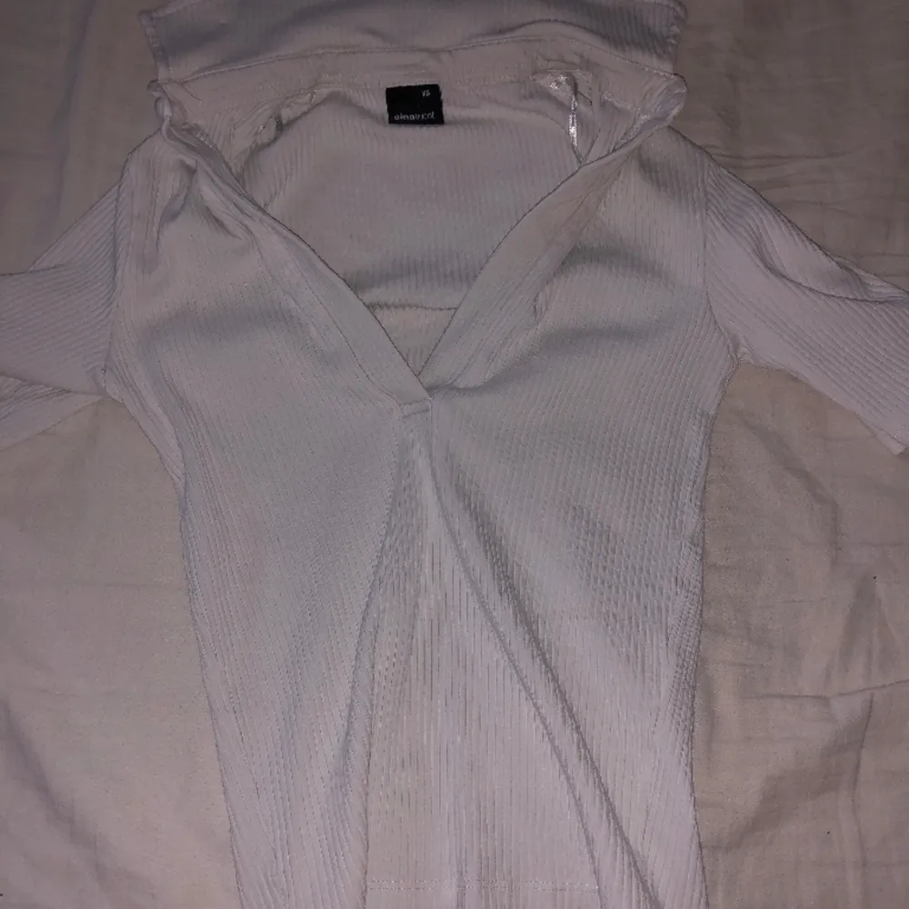 Is in very good condition havent been used in a while and isn’t really my style. No damages and fits tight.. Toppar.