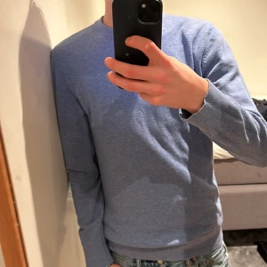 Stickad ljusblå tröja - Riktigt snygg stickad ljusblå tröja. Knappt använd. Skick 10/10 