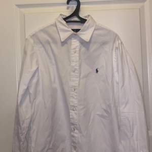 Ralph Lauren skjorta! Färg vit!  Passar  L Skick 9/10