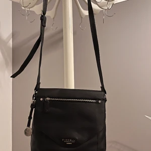 Väska  - Väska från Fiorelli aldrig använd 