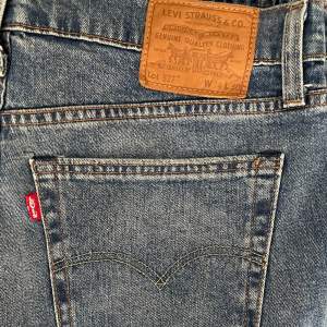 Säljer dessa Levi’s jeans | vid fler frågor eller intresse så hör gärna av er!