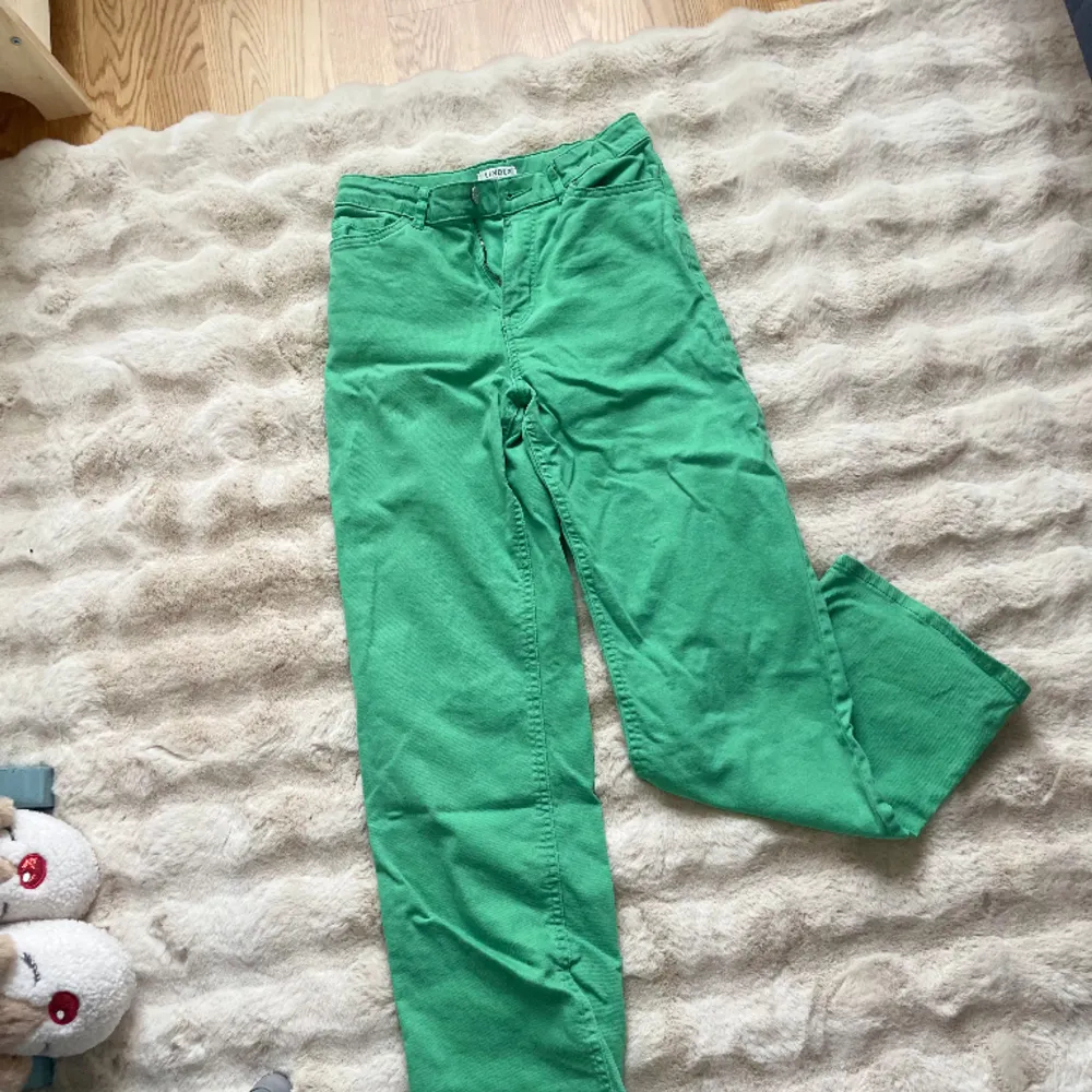 Vida jeans från Lindex, strl 152/  11-12 år, i bra skick. hög midja. Jeans & Byxor.