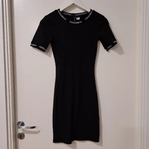 Klänning  - Storlek 34