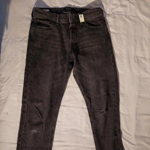 jack&jones jeans - Jack&Jones jeans looose fit 31/32 färg: grå skick: gott, knappt använda