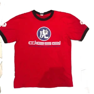 Diesel t-shirt - Röd diesel t-shirt 