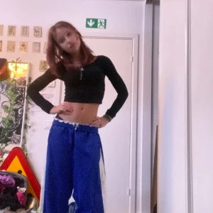 Mjukis/tränings byxor  - Jätte sköna byxor som e baggy man kan knyta dem i midjan på insidan 