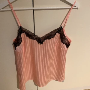 Pyjamas linne  - Jättefint pyjamas linne från new yorker. Aldrig använt! Nypris 200