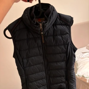 Parajumper väst - Marinblå, utan skador 