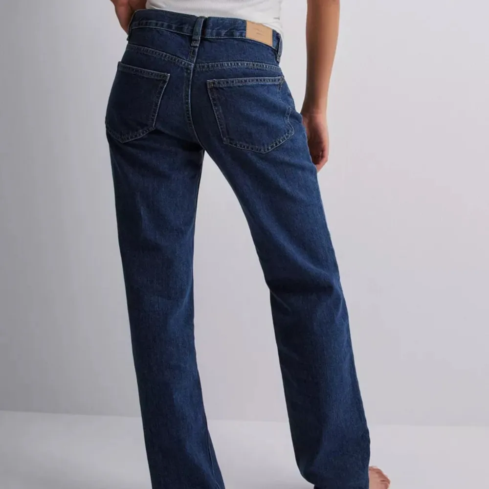 Low straight jeans från Gina Tricot, köpta på Nelly, storlek 40. Nypris är 499 kr, jag säljer dem för 100 kr + frakt. Hör av er vid frågor! 🤍. Jeans & Byxor.