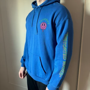 Blå hoodie🩵🩵 - Blå hoodie, använd få gånger, normal i storleken🩵🩵