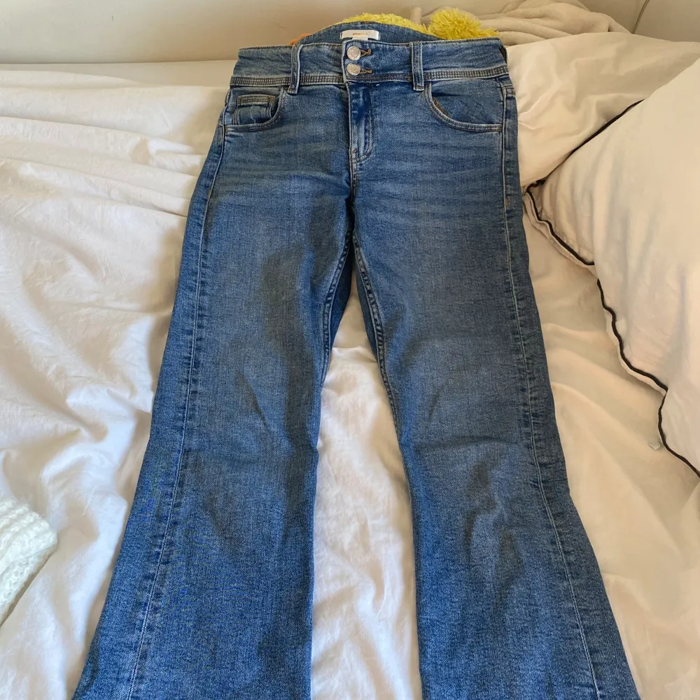 Low waisg jeans från gina young Nypris: 350 kr bara att skriva privat för fler frågor. Jeans & Byxor.