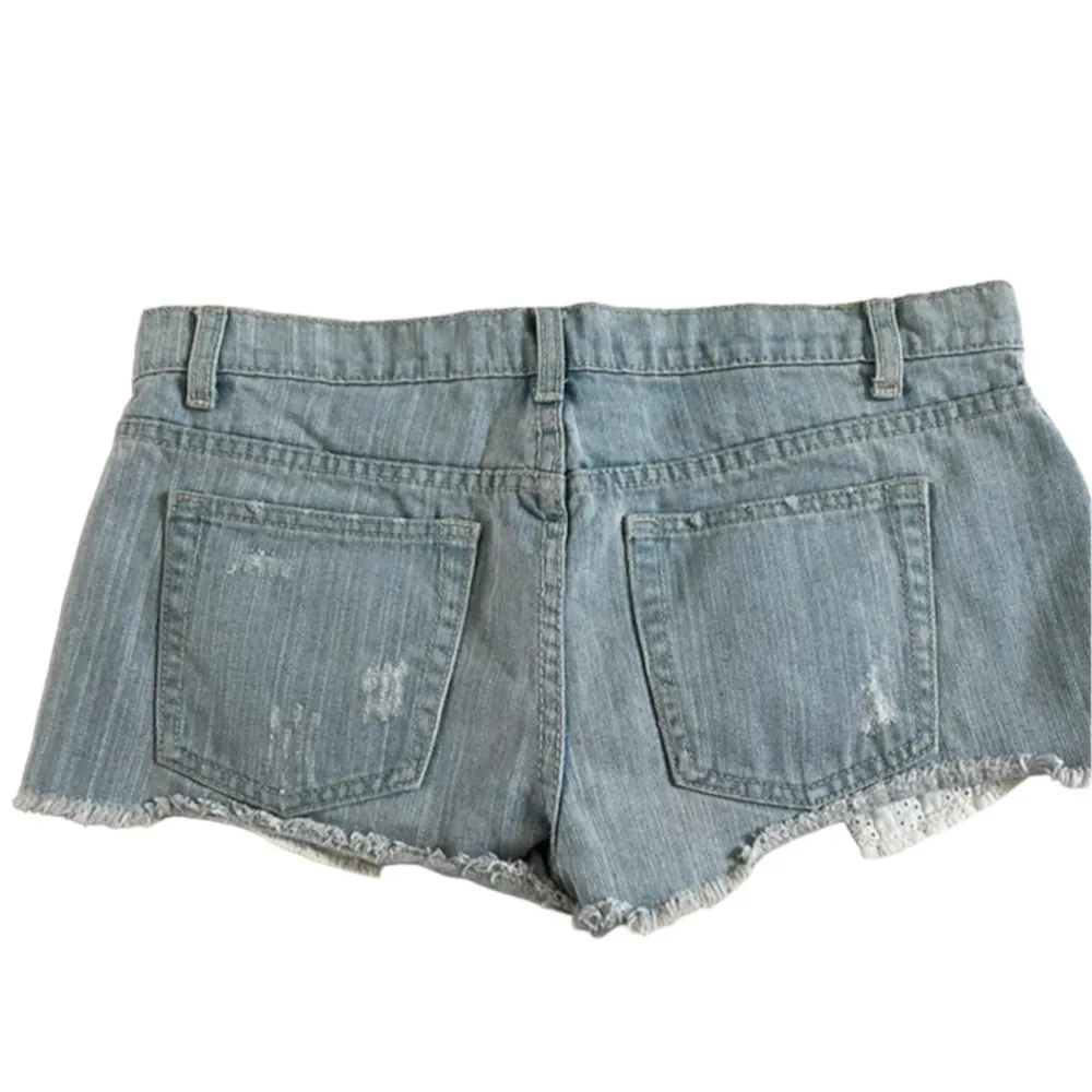 snygga shorts, storlek 28 (midjemått rakt över: 42 cm) Köparen står för frakt. 🩷. Shorts.