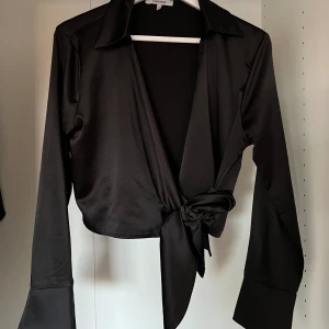 Satintopp - Tröja i satin, fint skick