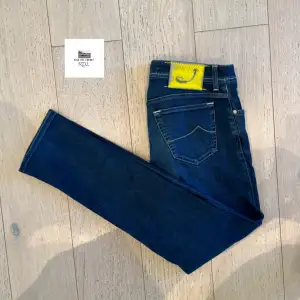 Jacob Cohen jeans | Skick: 8/10 | Size - 32 | Pris - 1399kr | Modell - 668 | Modellen är ca 181cm lång | Fraktar via postnord eller instabox på köparens bekostnad | Hör av dig vid minsta fråga eller fundering // RDL