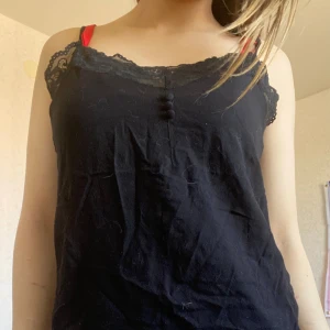 Svart topp - Katthåren kommer tas bort innan beställningen skickats!