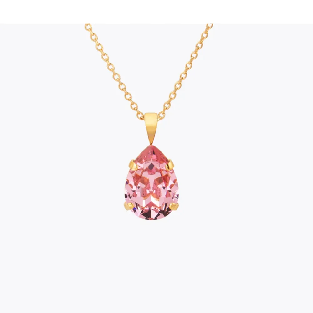 Smycken från Caroline svedbom Ringen är reglerbar orginalpris(395kr) De guldiga örhängena orginalpris(695kr) Halsband orginalpris(995kr) Silvriga örhängen (vet ej orginalpris) men ge bud. Asusteet.