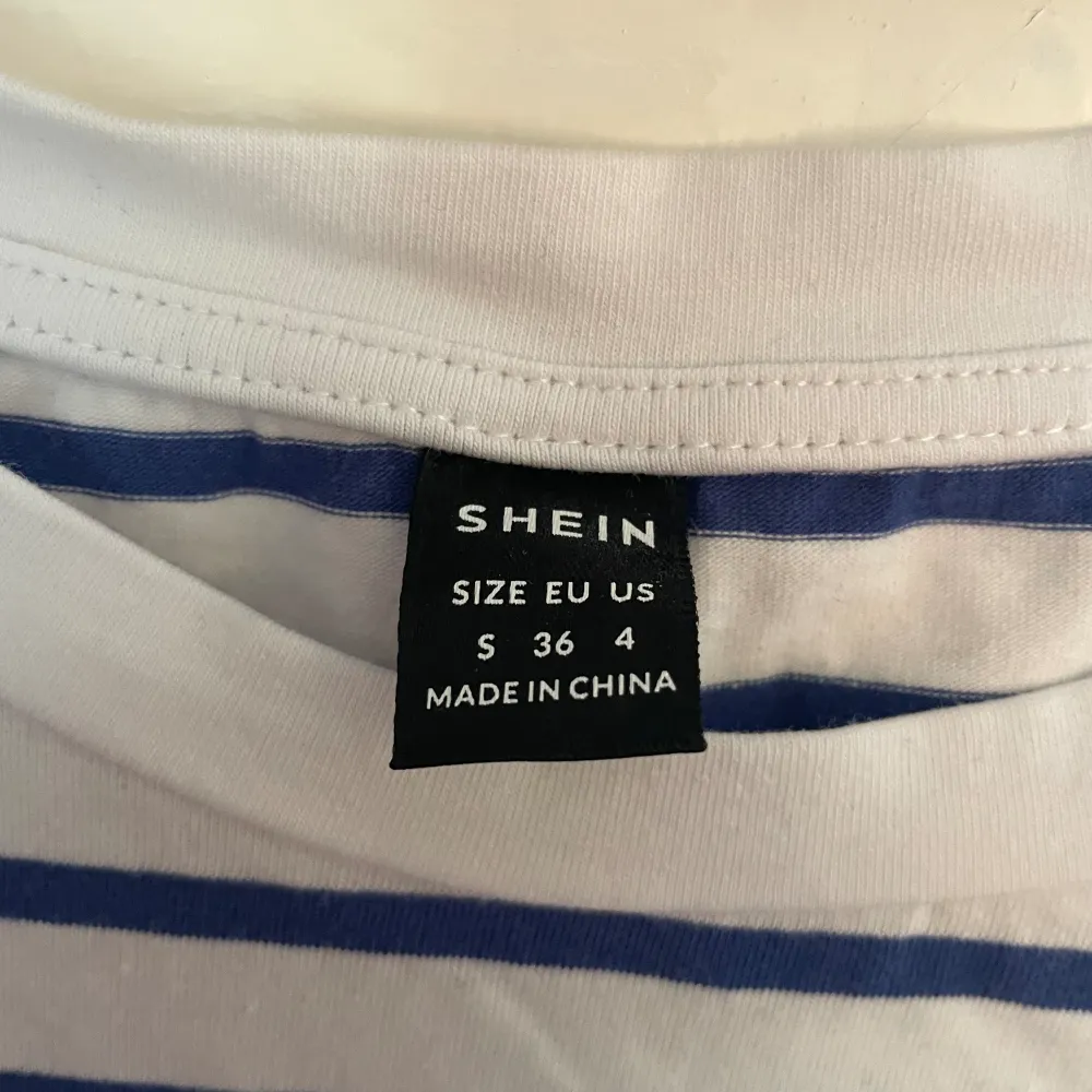 fin tröja ifrån SHEIN, säljer pga att den inte används. skriv privat för fler bilder💗. Toppar.