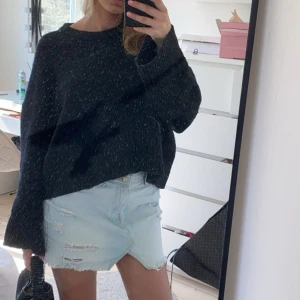 Stickad tröja  - Stickad tröja från edited, står ingen storlek men skulle uppskatta S eller en mindre M 