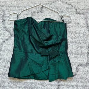 Grön bandeu topp  - Säljs för att den för liten för mig så har inte heller någon bild på💚💚