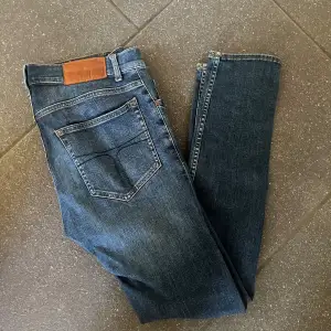 Riktigt snygga Tiger of Sweden jeans i riktigt bra skick:(9/10). De är sparsamt använda och nypris är ca 1800 kr. Snygga nu till vår och sommar. Passar storlek 30/32.  Skriv för frågor! //Carl