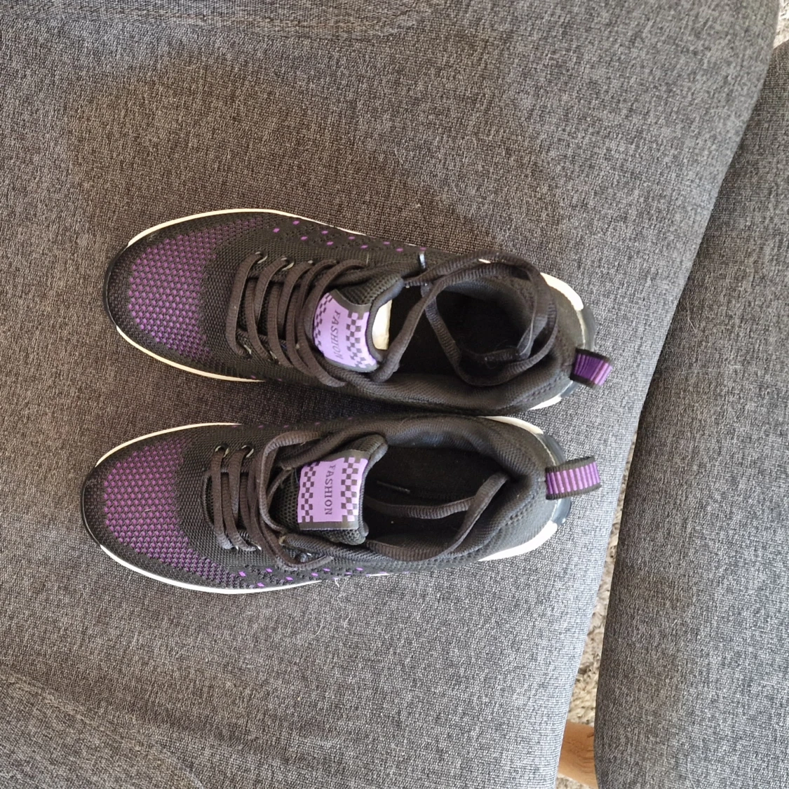 Sneakers oanvända - 90