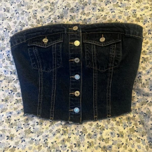 Jeanstopp - Fin jeans topp, passar perfekt till festen eller på festival 🌸