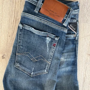 Replay jeans - Jeans Replay, modell Jordinell. Slim/skinny fit. Fint skick. Storlek 31/32. 