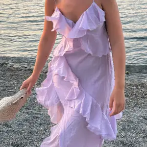 En super fin lång klänning 🥰 de är mina bilder!!!