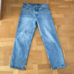 Jeans från Weekday i okej skick