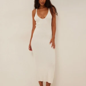 Klänning från NAKD - Superfin stickad klänning från NAKD, använd ett par gånger men i väldigt bra skick. Hör av dig om du vill ha egna bilder eller har frågor☺️