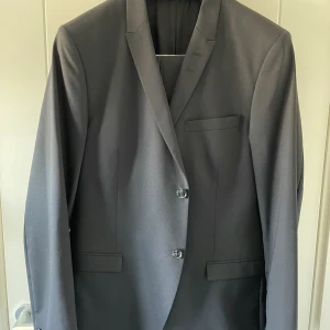 Kostym från Tiger of Sweden (oanvänd) - Oanvänd kostym från tiger.  Inköp för ca 5 år sedan. 