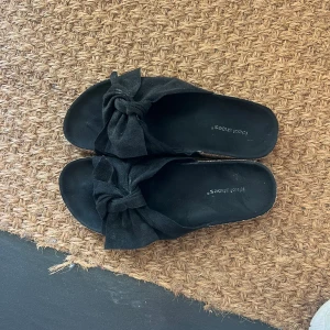 Tofflor - tofflor i strl 39, använd 1 gång