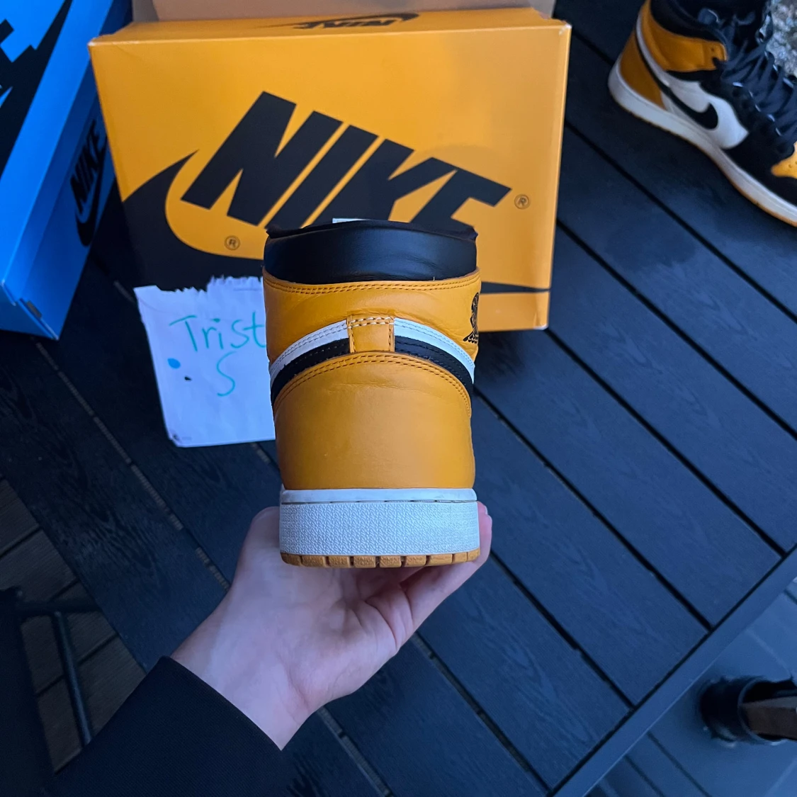 Jordan 1 high yellow toe  - 92