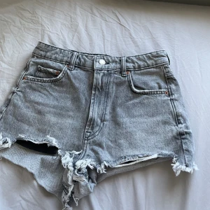 Jeansshorts zara, helt slutsålda - Helt slutsålda jeansshorts från zara 