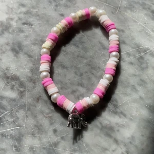 SÅ ᖴIᑎT ᗴᒪᗴᖴᗩᑎT ᗩᖇᗰᗷᗩᑎᗪ (ᒪᒍᑌSᖇOSᗩ ᗰᗴᗪ ᑭᗩ̈ᖇᒪOᖇ Oᑕᕼ ᗴᑎ ᗴᒪᗴᖴᗩᑎT ᗷᗴᖇᒪOᑕK I ᗰITTᗴᑎ) - (HANDGJORT, ᒪᒍᑌSᖇOSᗩ ᗰᗴᗪ ᑭᗩ̈ᖇᒪOᖇ Oᑕᕼ ᗴᑎ ᗴᒪᗴᖴᗩᑎT ᗷᗴᖇᒪOᑕK I ᗰITTᗴᑎ)