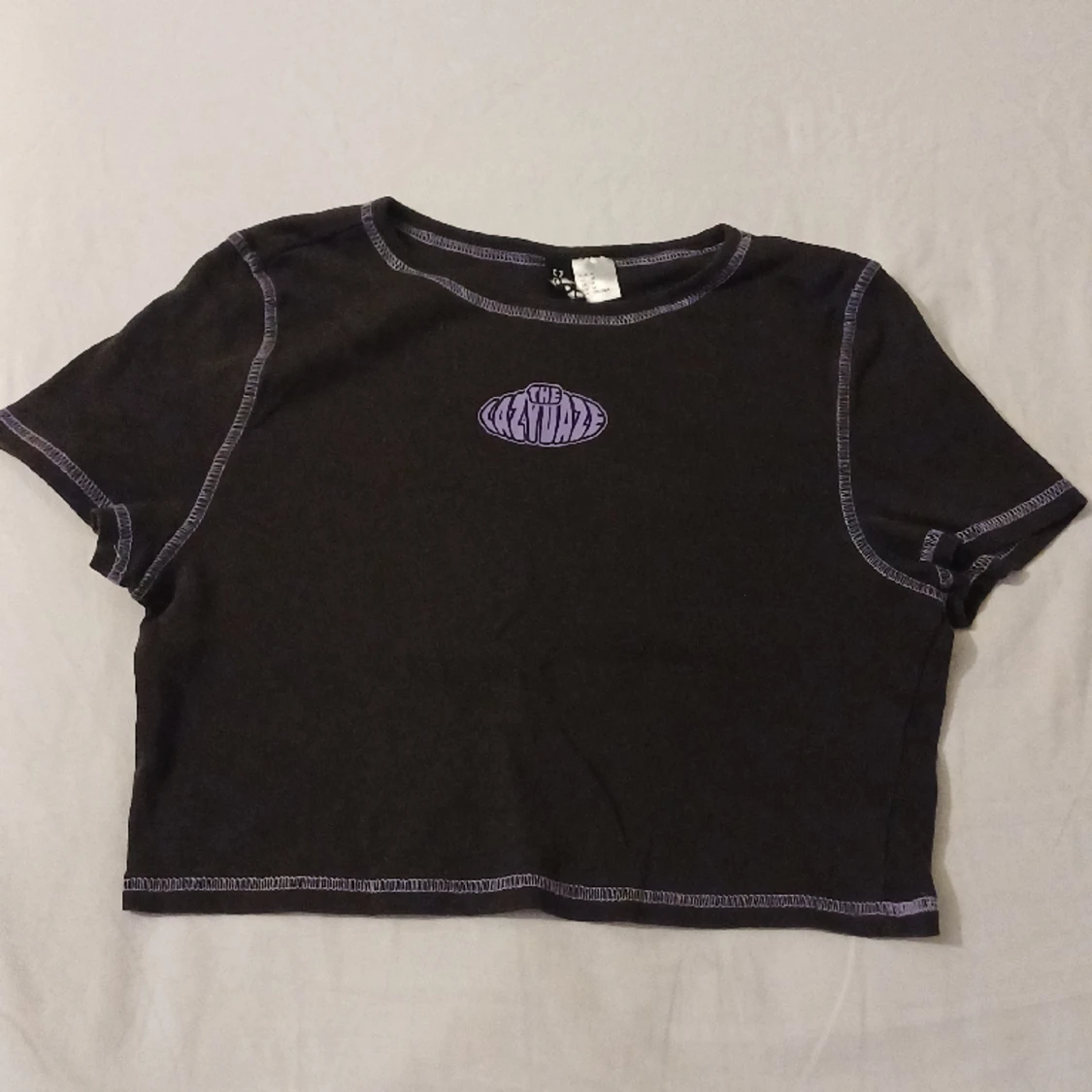 Svart Magtröja med lila mönster