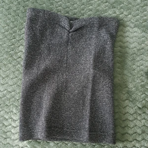 Topp glittrig  - En topp som passar till många olika tillfällen. Töjbar   Skriv vid intresse 💕