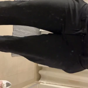 Alohba label - Kostymbyxor från Lova Widerbergs märke, Assnygg, jag har strykt så dom passar någon ca 165 men går lätt att stryka tillbaka och då är dom superlånha!