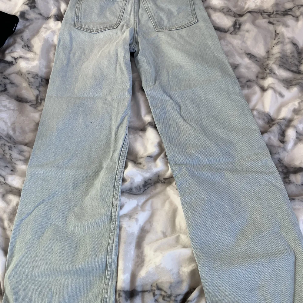Fina jeans från Gina! Fint skick trots användning! Säljes då jag inte använder de längre, de är från Gina Young men skulle säga att storleken motsvarar XXS! 175kr+frakt💕. Jeans & Byxor.
